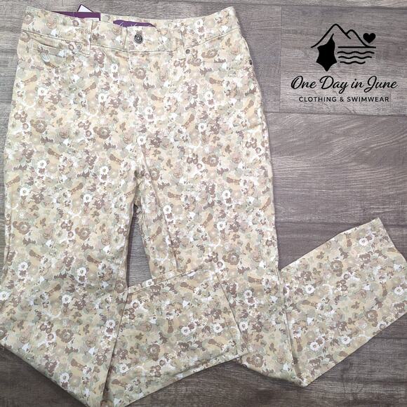 Gloria Vanderbilt Amanda 2.0 Slim Leg Classic Rise Floral Jeans Size 10 Short - Picture 1 of 6